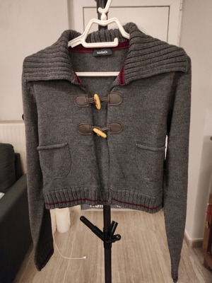 Max&Co cardigan like new, gray with burgundy details, size L