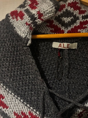 A.L.E. knitted poncho like new, multicolored
