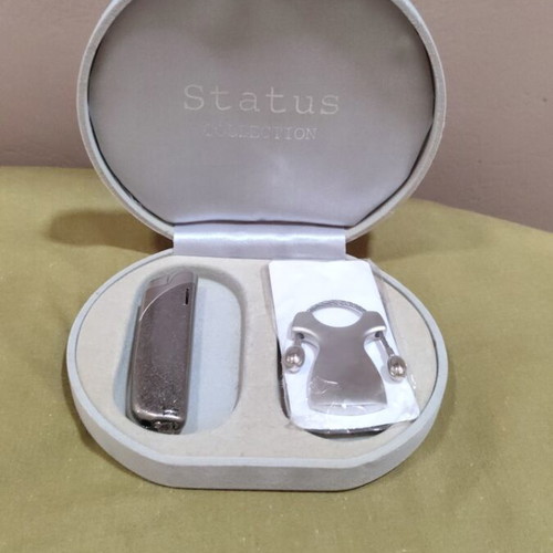 Status lighter and keychain gift kit like new, gray