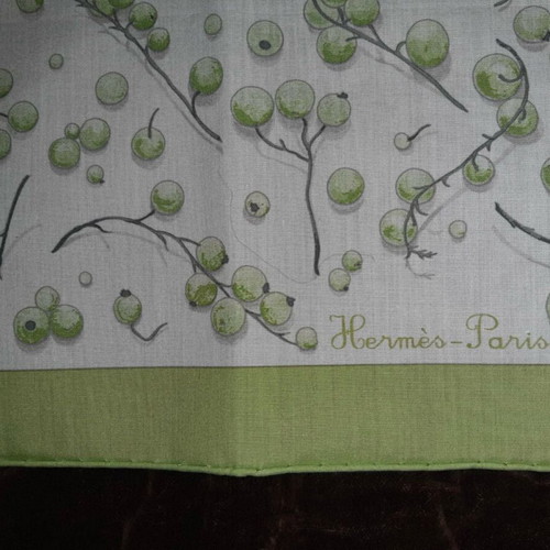 Hermès cotton scarf like new, green red berries, 55x55 cm