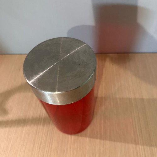 Storage container like new with stainless steel lid