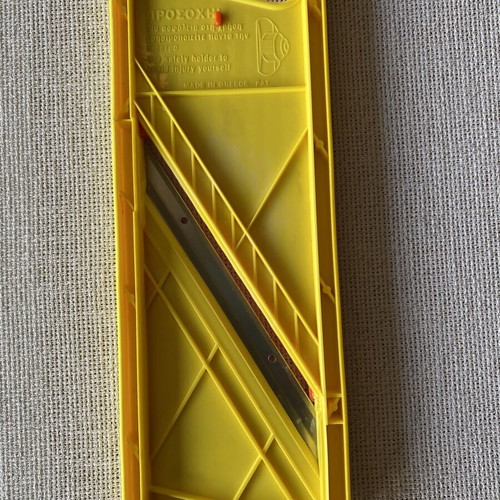 Plastic vegetable grater like new, 33x11 cm