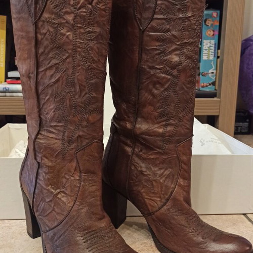 Leather women's boots 100% Italian, new, size 39, brown