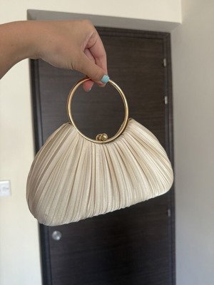 Champagne Satin Evening Clutch σαν καινούργιο με χρυσή λαβή