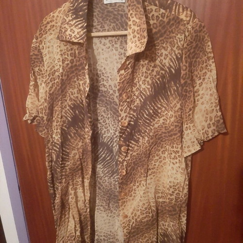 Animal print shirt like new, multicolor, size XXXL
