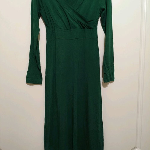 Green long wrap dress like new with long sleeves