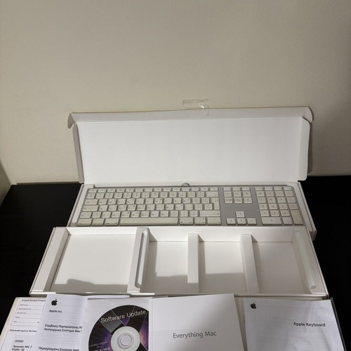 Apple iMac Mid-2009 A1224 used with original accessories