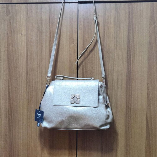 Y Not? shoulder bag new, gold with metal clasp