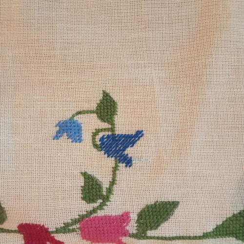 Set of 4 hand-embroidered napkins used