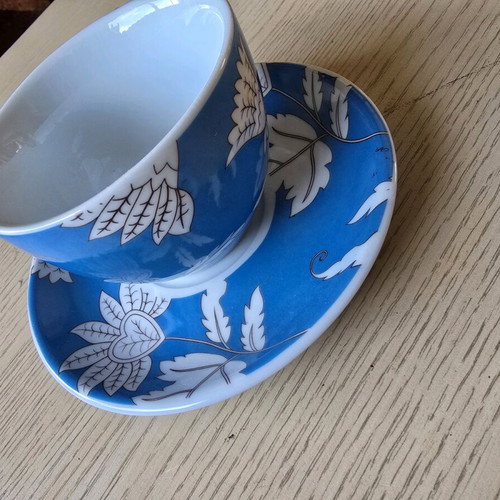 Large cups like new, set of 4 with saucers