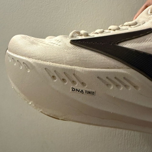 Brooks Athletic Shoes like new, size 42, beige