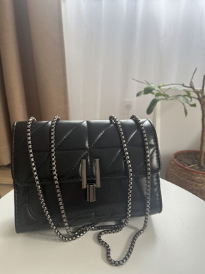 Black purse new, never used