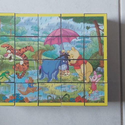 Winnie the Pooh cube puzzle like new, 20 cubes