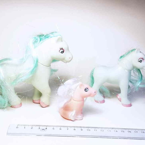 Pony plastic toy set used, ponies