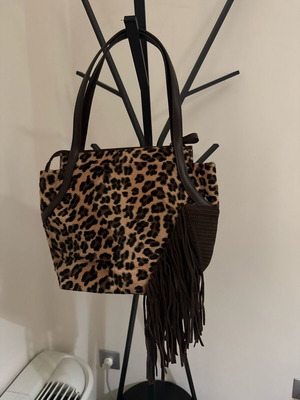 Martissima by Marta shoulder bag leopard print like new with fringes