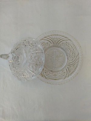 Vintage fondue pot like new with carved lid