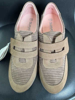 Δερμάτινο βελουτέ παπούτσι Suave καινούργιο με ανατομικό πάτο και velcro