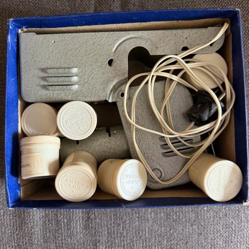 Pentacon Vintage projector like new with 8 slides
