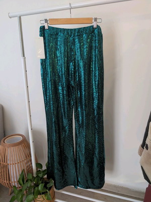 Shiny pants new with elastic waist, green
