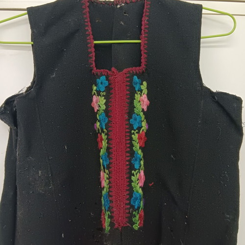 Collectible traditional wool dress No 129 used