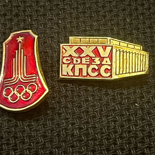 Metallic Moscow 1980 Olympic Games Pin like new