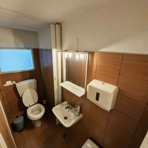 Hair Salon Fully Equipped and Operational in Prime Volos Location