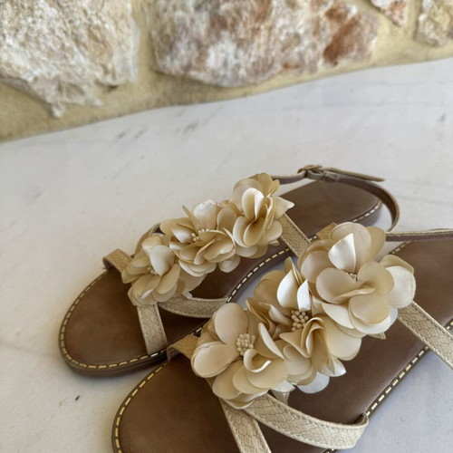 Flat sandals with floral detail beige size 40 like new