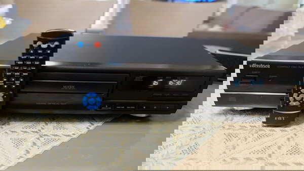 CD PLAYER TECHNICS SL-PG390 ΜΕ ΨΗΦΙΑΚΗ ΕΞΟΔΟ ΚΑΙ ΤΗΛΕΚΟΝΤΡΟΛ