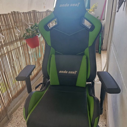 Anda Seat gaming chair used, leather, very comfortable