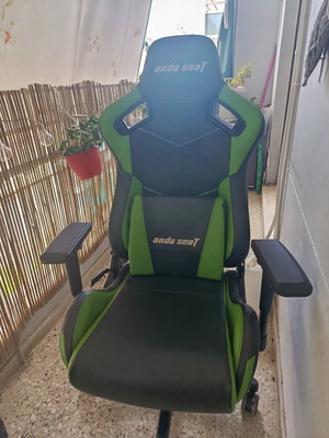 Anda Seat gaming chair used, leather, very comfortable