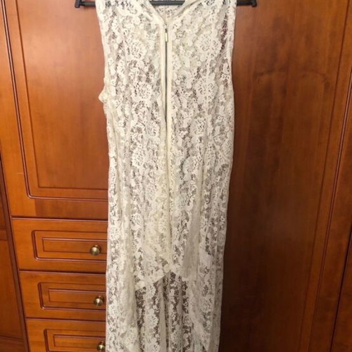 Lace tunic with hood and zipper like new, size M