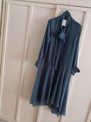 Elegant dress new, size M, beautiful color, with inner slip