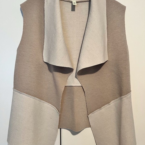Vest like new, one size, beige