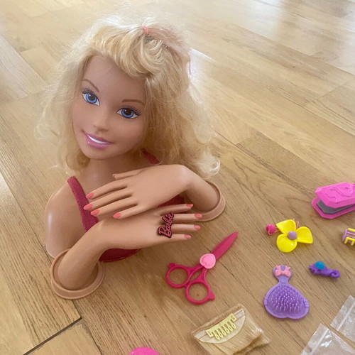 Barbie beauty head used with accessories