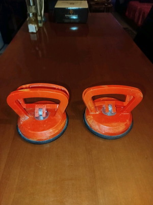 Plastic single glass suction cup 115mm used, 2 pieces