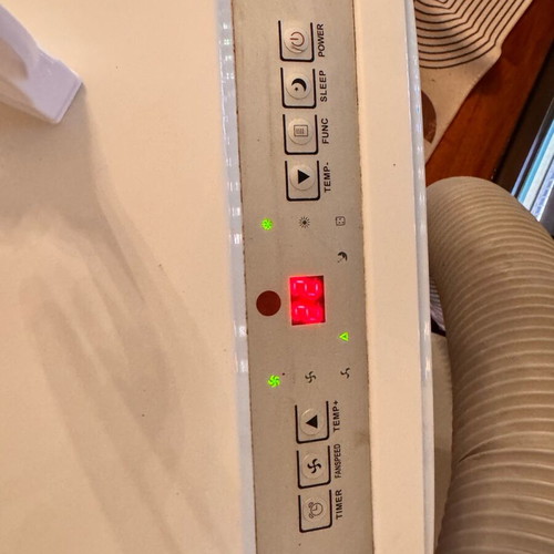 Portable air conditioner used with exhaust hose