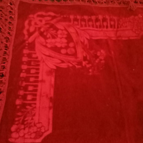 Velvet tablecloth vintage burgundy used, 156×156 cm with fringes