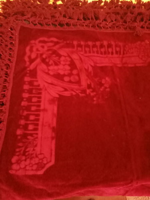 Velvet tablecloth vintage burgundy used, 156×156 cm with fringes