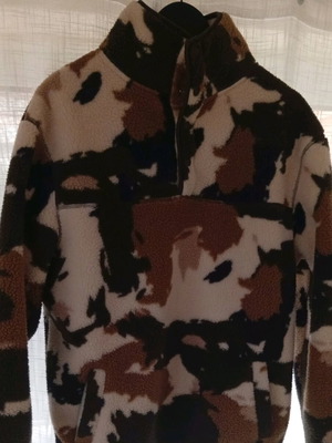Kiabi furry winter jacket like new, multicolor