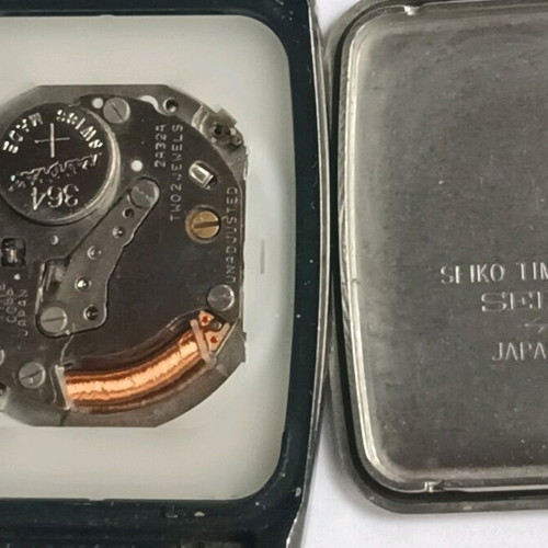 Seiko 2A32-5059 wristwatch used with black bracelet