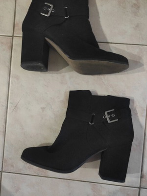 Bershka black ankle boots used with heel and silver details size 40