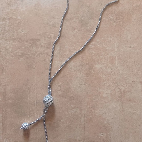 Pin necklace like new