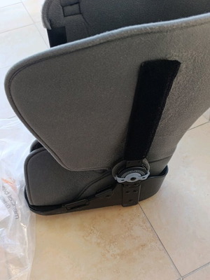 Orthopedic ankle boot with goniometer like new, size XL