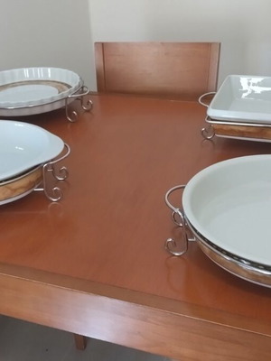 Pyrex cookware with metal bases like new