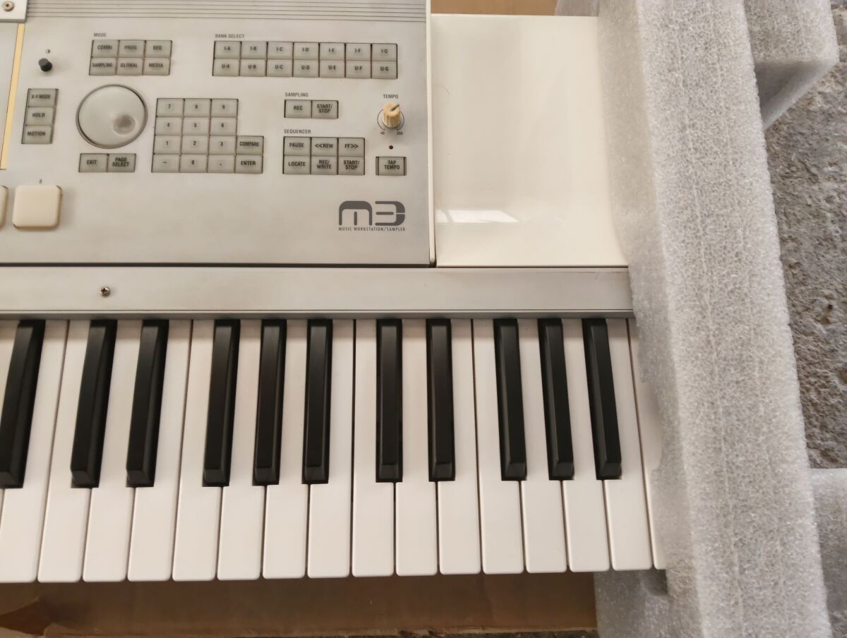 Korg M3 music workstation synthesizer,… - € 600,00 - Vendora.cy