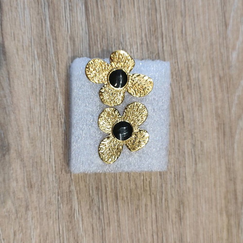 Gold-plated earrings new with black and gold color flower petal design