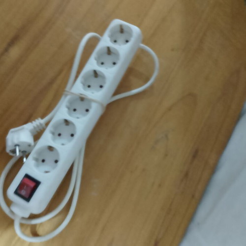 Power strip 6 outlets with switch like new