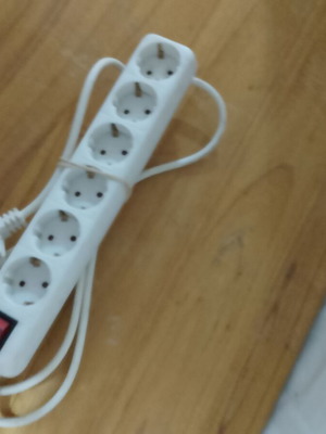 Power strip 6 outlets with switch like new