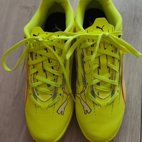 Ultra 6 Play It Football Boots Puma unisex size 38 like new, yellow
