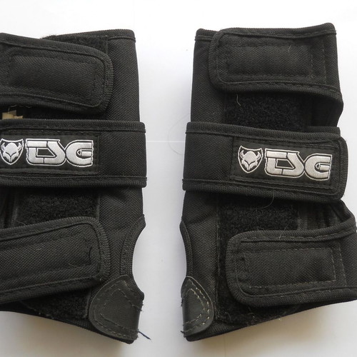 TSG basic protection set used for bicycle, roller, and skates
